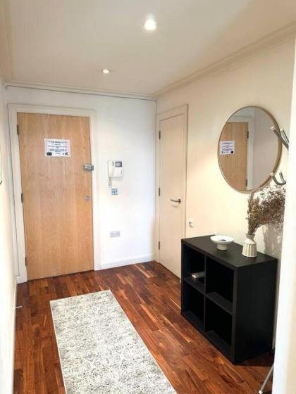 Entire 1 bed Apartment with private Balcony - image 26