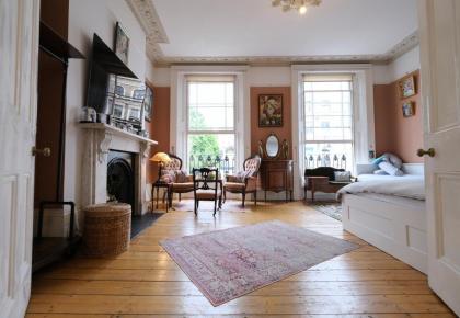 Quaint Apartment in Primrose Hill London