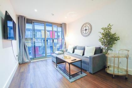 Stylish 2-Bed In Central Wembley Ideal For Families Leisure & Business - image 22