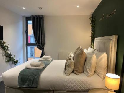 Stylish 2-Bed In Central Wembley Ideal For Families Leisure & Business - image 23