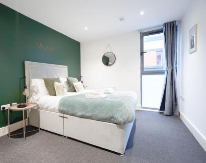 Stylish 2-Bed In Central Wembley Ideal For Families Leisure & Business - image 27
