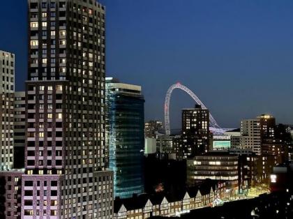 Stylish 2-Bed In Central Wembley Ideal For Families Leisure & Business - image 29