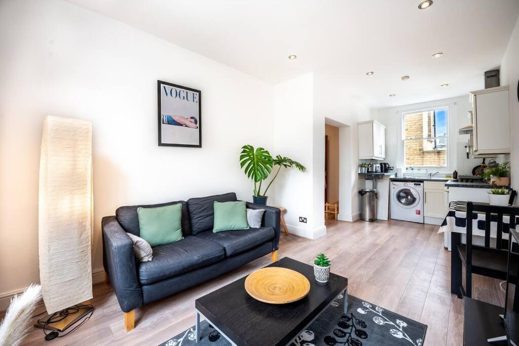 Cosy flat in Central LDN Book on Airbn for amazing rates instead - main image