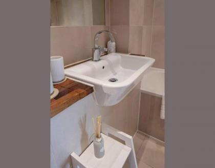 Westminster 2 Bed 2 Bath Apt - image 21