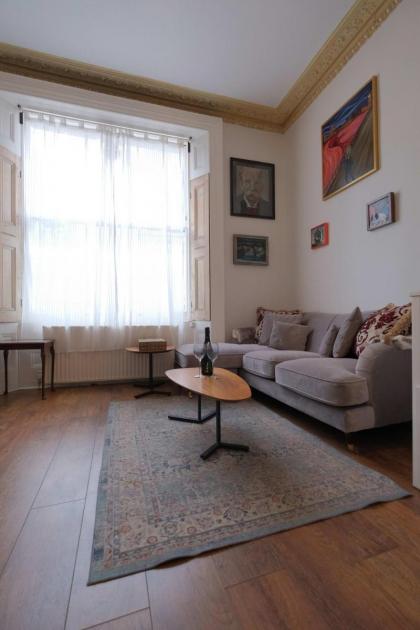 Adorable Apartment in The Heart of Primrose Hill