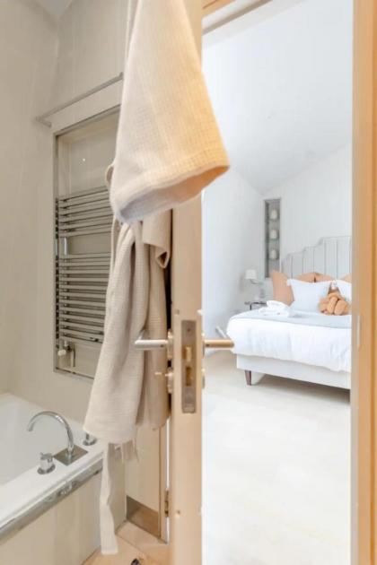 Stylish 1BD Flat 5 Mins to Harrods- Knightsbridge - image 29