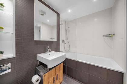 Terrace & King's Cross - City Apartment - image 25