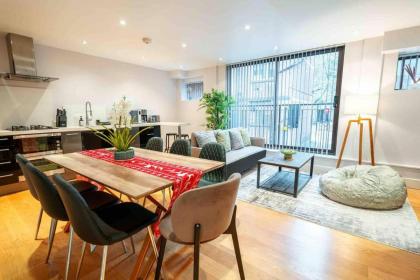 Stunning 3-Bed House in central London - image 24