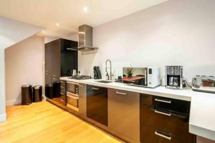Stunning 3-Bed House in central London - image 25