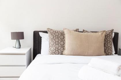 Islington & Townhouse in Barbican - City Apartment - image 14