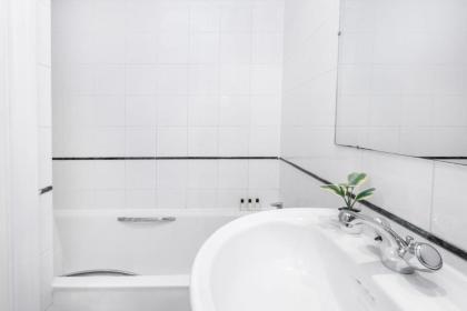 Islington & Townhouse in Barbican - City Apartment - image 20