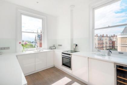 Stunning one bedroom in top location - image 22