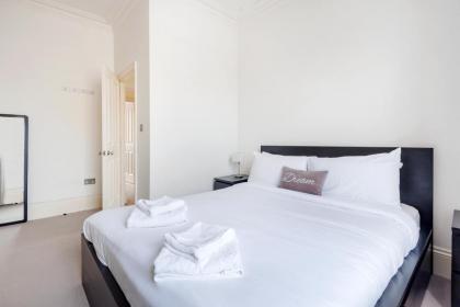 Stunning one bedroom in top location - image 28
