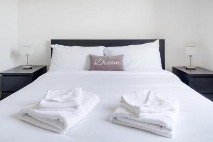 Stunning one bedroom in top location - image 30