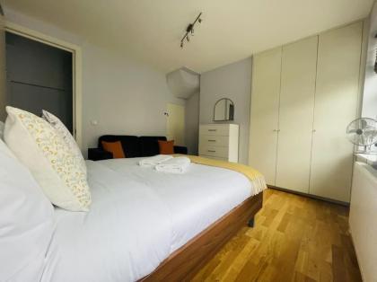 The Hampstead Residence - image 23