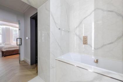 Beautifully Refurbished 2BD Flat - Earl's Court! - image 24