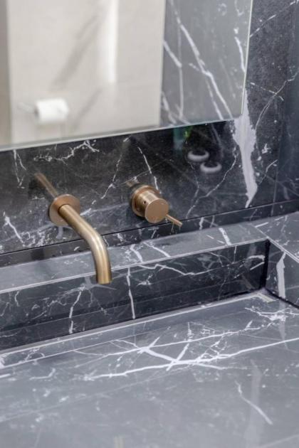 Beautifully Refurbished 2BD Flat - Earl's Court! - image 25