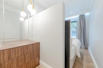 Beautifully Refurbished 2BD Flat - Earl's Court! - image 26