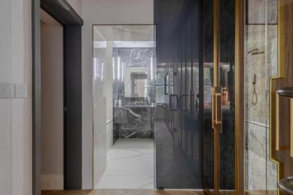 Beautifully Refurbished 2BD Flat - Earl's Court! - image 27