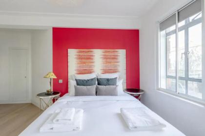 Sleek & Stylish 1BD Flat w balcony - Kings Road - image 1