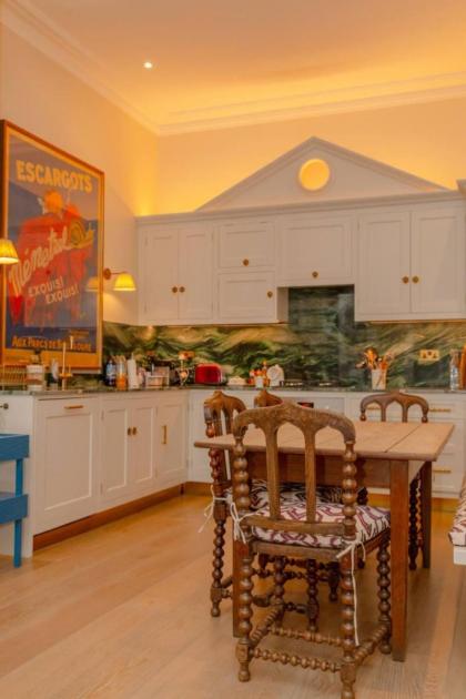 Luxurious & Stylish 2BD House - Bayswater! - image 24