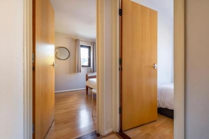 Wapping - Tobacco Docks - Modern Flat - image 25