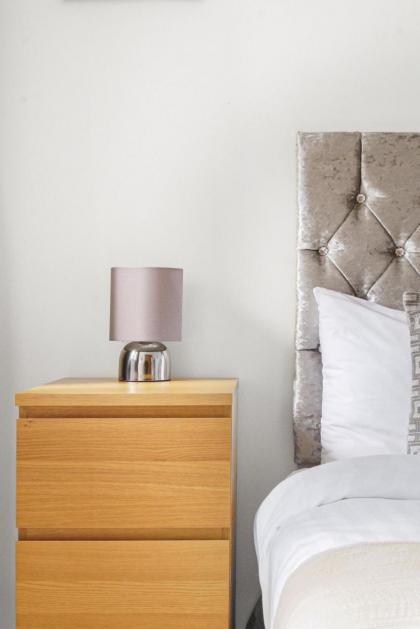 Paddington Station - City Apartment - image 23