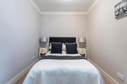Hampstead Garden Flat-Hosted by Sweetstay - image 21