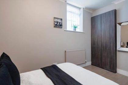 Hampstead Garden Flat-Hosted by Sweetstay - image 23