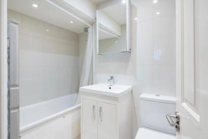 Hampstead Garden Flat-Hosted by Sweetstay - image 25