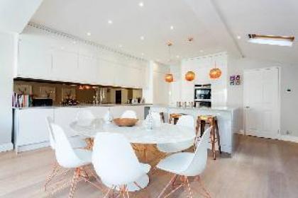 Fulham London Deluxe Five-Bedroom House London