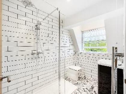 Serene 2BR Retreat in Bishop's Stortford - image 9