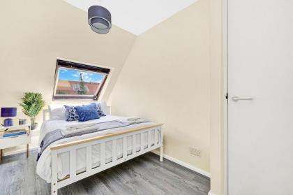 Charming 3 Bedroom House near Canary Wharf - image 10