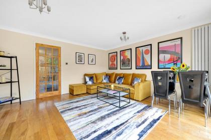 Charming 3 Bedroom House near Canary Wharf - image 24