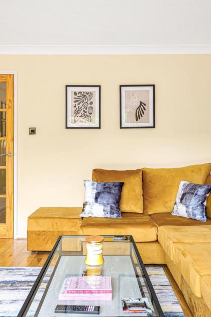 Charming 3 Bedroom House near Canary Wharf - image 26