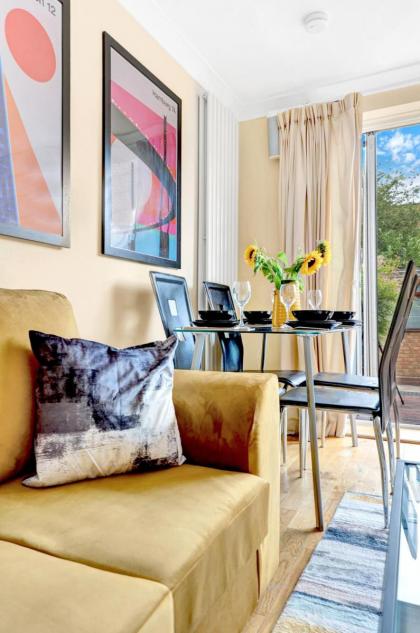 Charming 3 Bedroom House near Canary Wharf - image 27