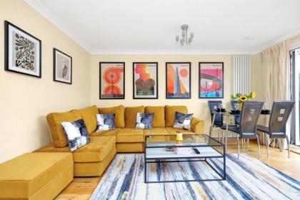 Charming 3 Bedroom House near Canary Wharf - image 29