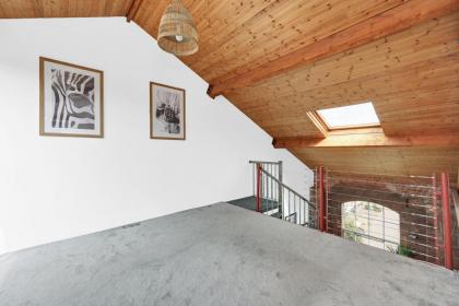 Large Industrial Style 2 Bedroom Flat! - image 21