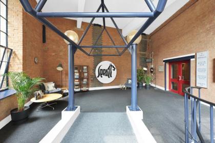 Large Industrial Style 2 Bedroom Flat! - image 25
