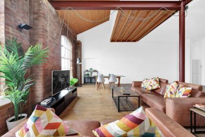 Large Industrial Style 2 Bedroom Flat! - image 27