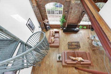 Large Industrial Style 2 Bedroom Flat! - image 28