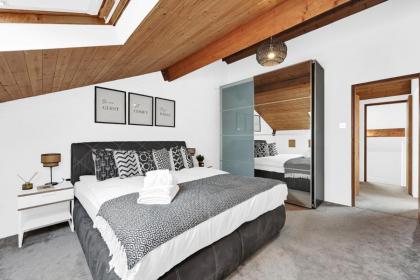 Large Industrial Style 2 Bedroom Flat! - image 29