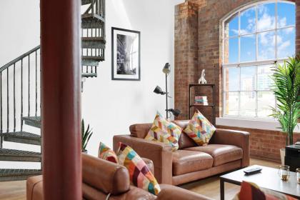 Large Industrial Style 2 Bedroom Flat! - image 30