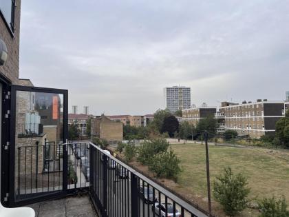 Lovely Charming 2-Bedroom Apartment in Bow London - image 24