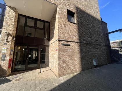 Lovely Charming 2-Bedroom Apartment in Bow London - image 29