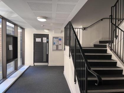 Lovely Charming 2-Bedroom Apartment in Bow London - image 30
