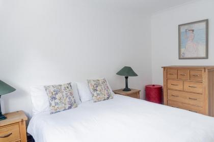 Inverness Terrace Homely 2 Bedroom INV-04 - image 24
