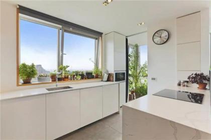 Sleek 2BD Flat wViews of The Shard - Shadwell!