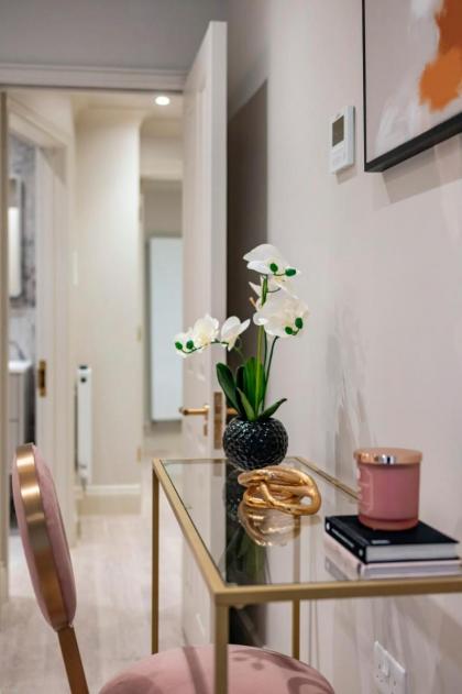 Marble Arch Suite 1-Hosted by Sweetstay - image 25