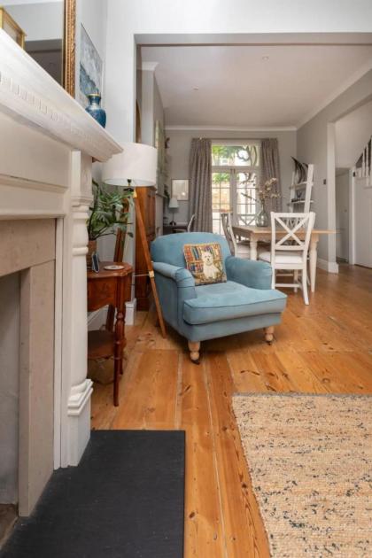 Vibrant 1BD Home with Outdoor Patio - Hammersmith! - image 22